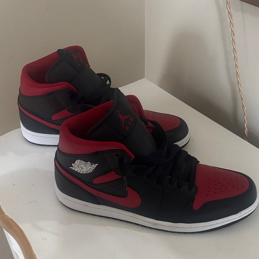 Nike Air Jordan 1 Mid Bred Black Red White